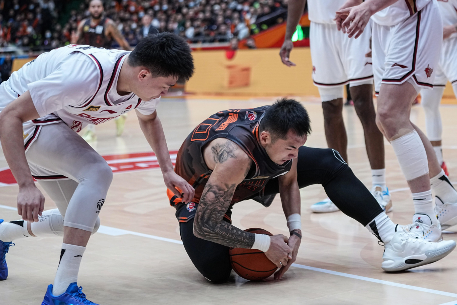 体育-山东队鏖战北京队，约基奇扛起全队