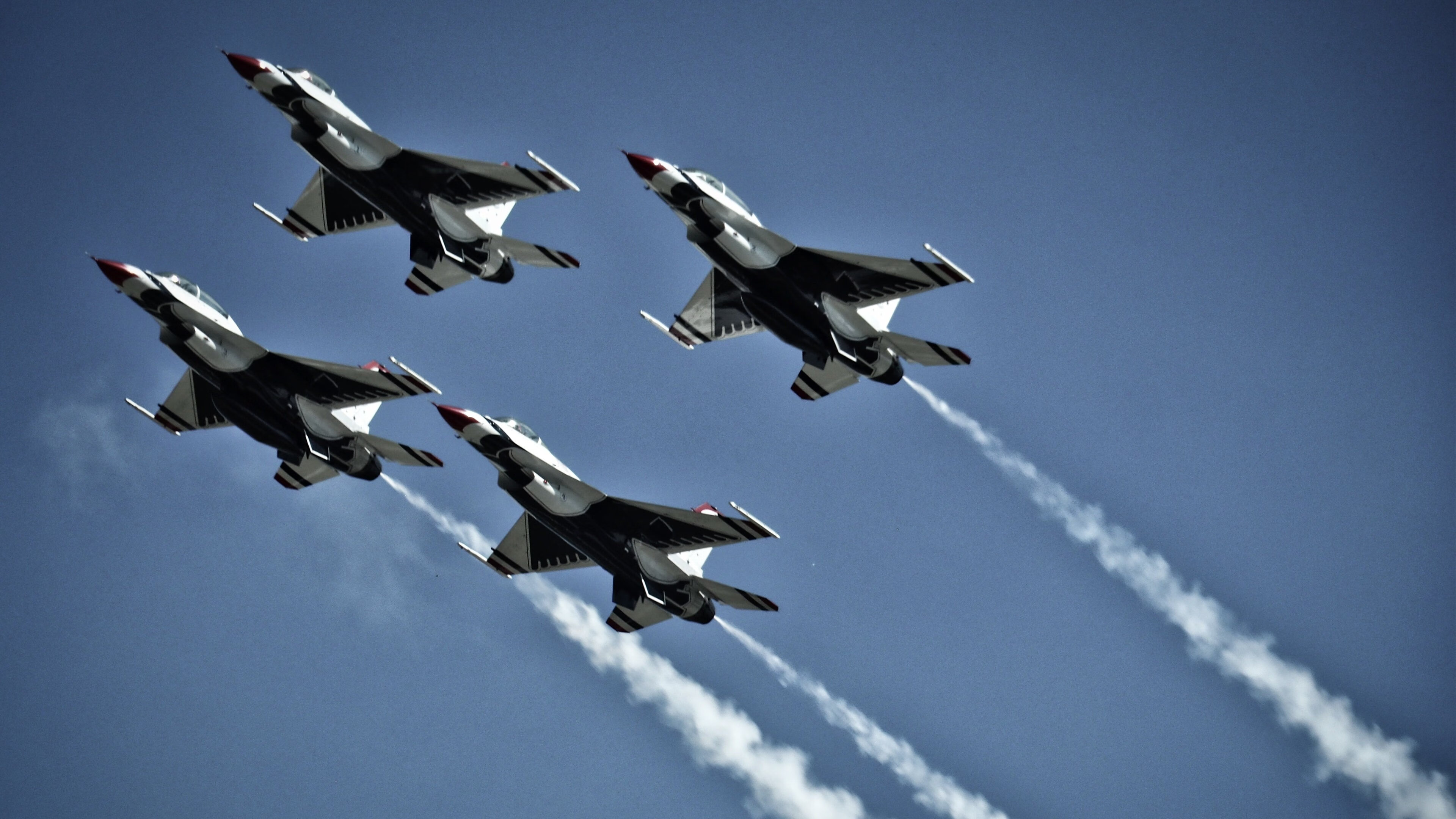 一个人 vs 一个国家，哥伦比亚裔的冰上异乡人如何将瑞士送上决赛之巅