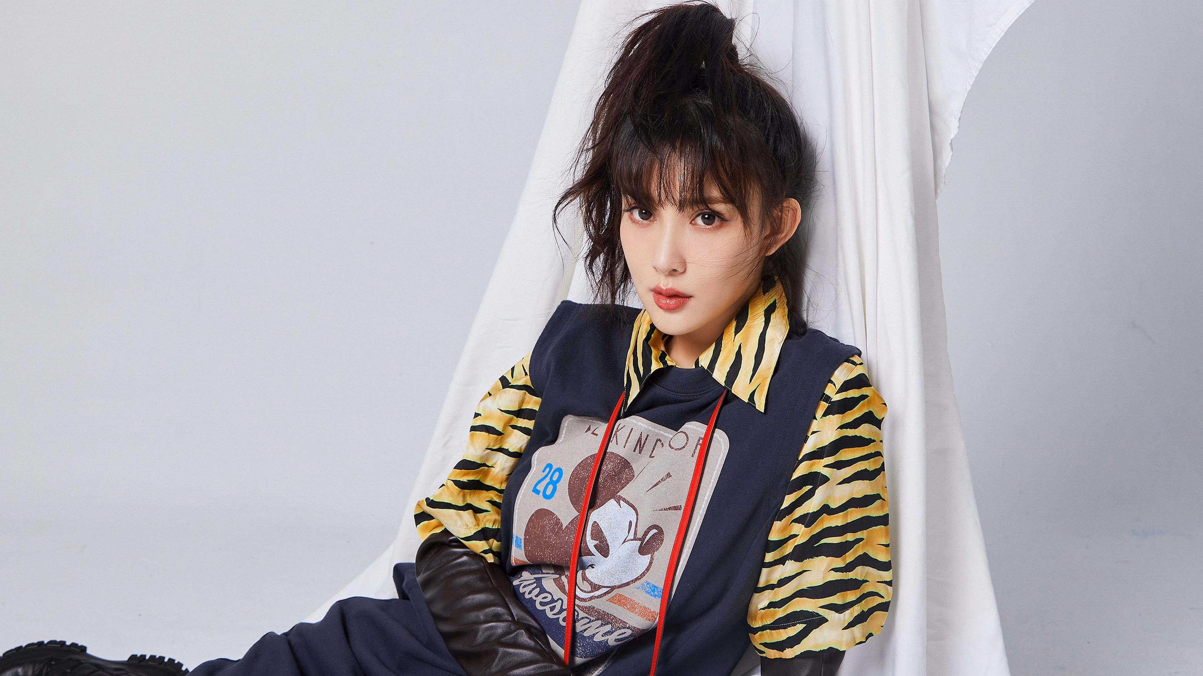 跨界风暴,南非足球末节逆转比利时,库尔图瓦F1争冠赛场化身关键先生