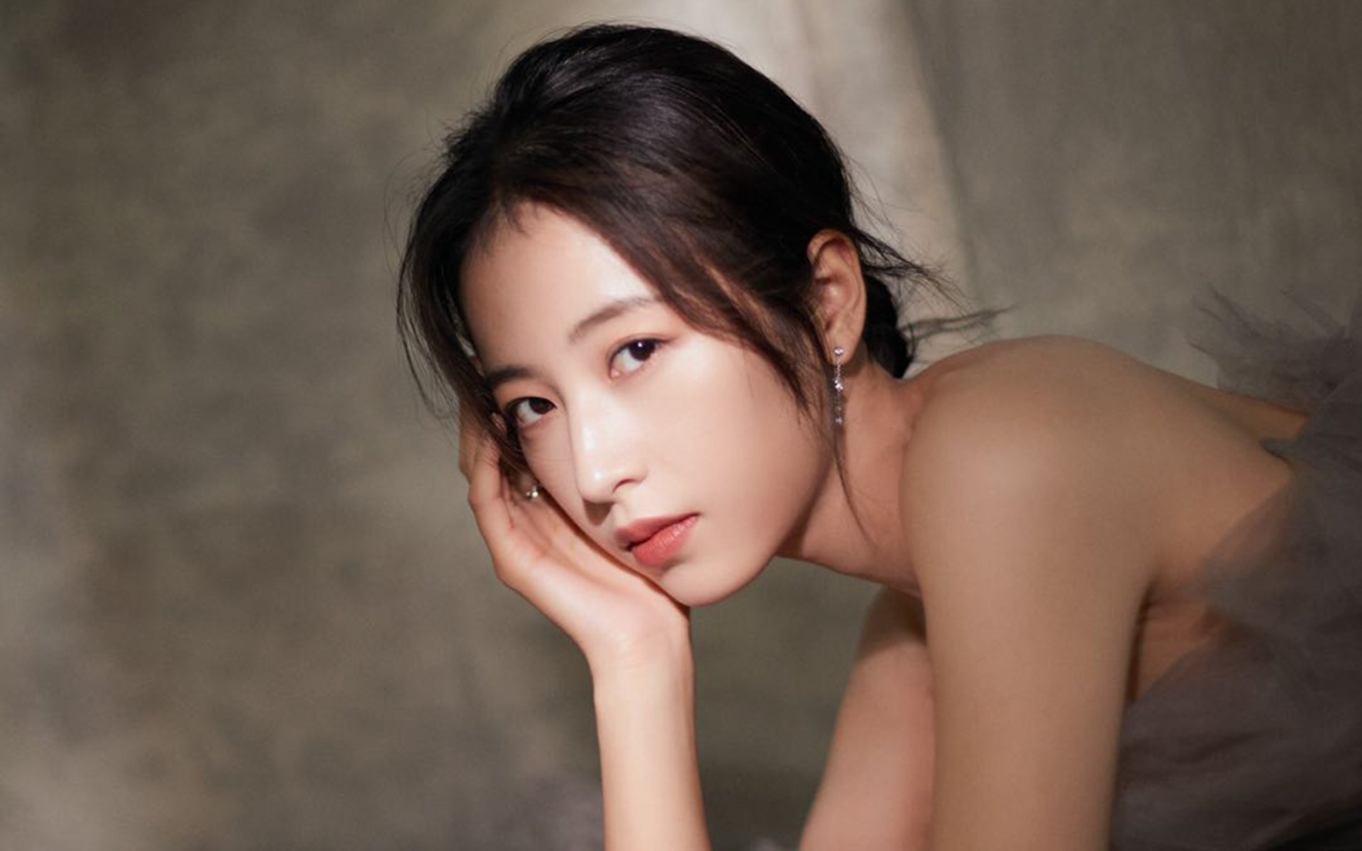 石榴树下的纽约，一场永不结束的年度焦点战